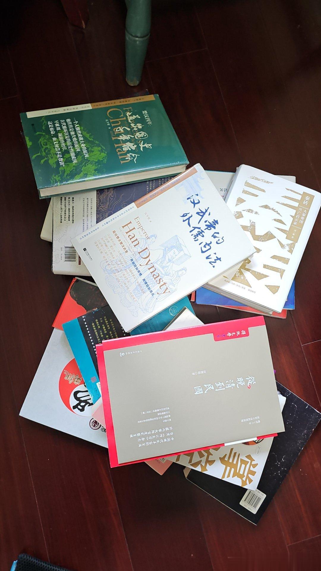 人家那种正经的读书人都是给书架做加法，而我这种假装读书的总是做减法，没事就请出去