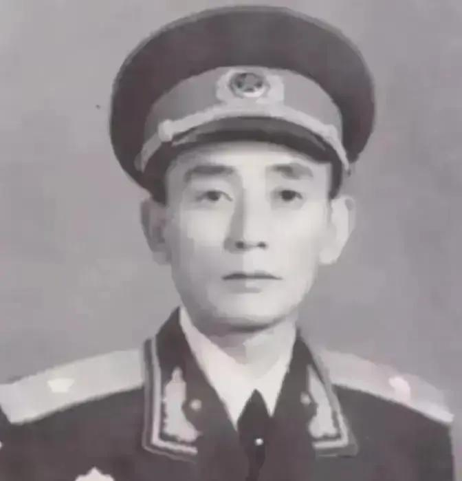 1973 年，福州军区副司令员朱绍清的妹妹进城看望他，交谈时妹妹开口托请：“哥，