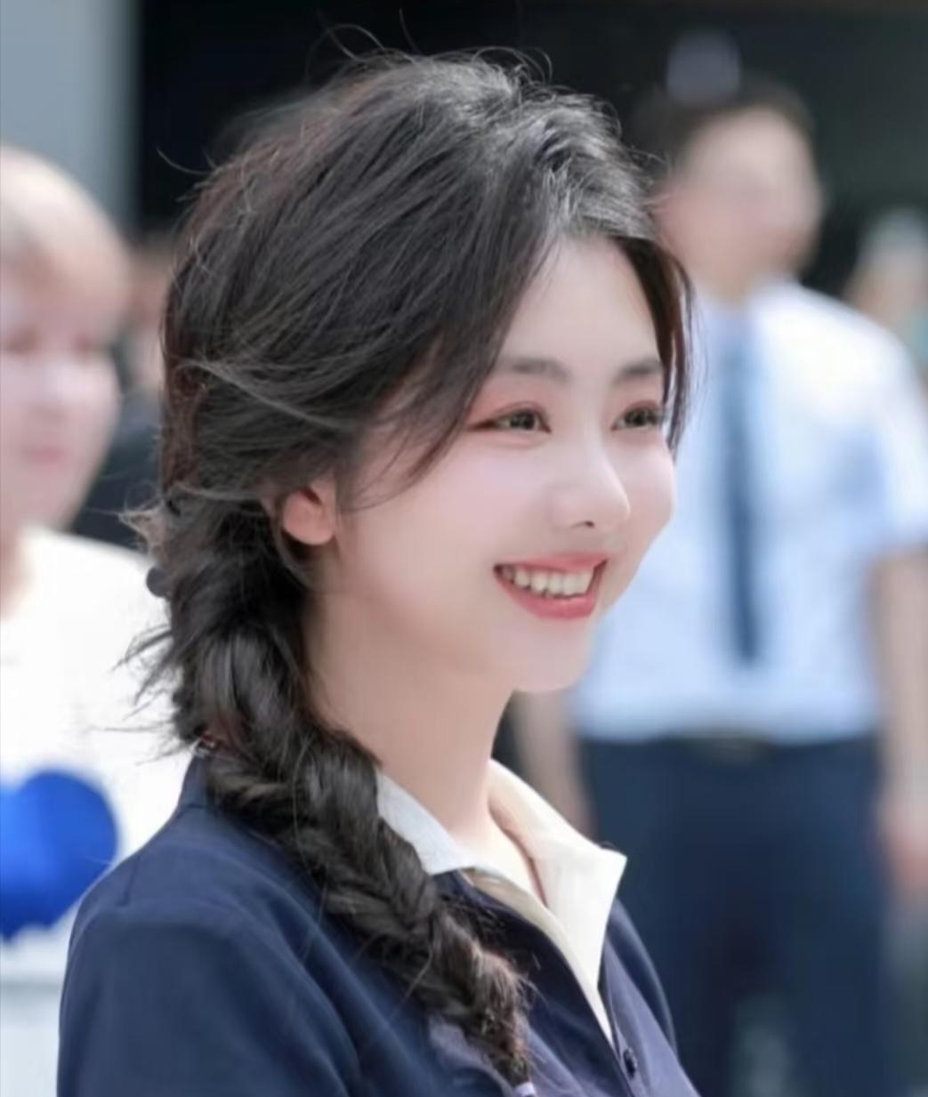 资本大佬为什么都盯着谭松韵？
原因很简单，
不是她有多好的演技、有多漂亮，而是她