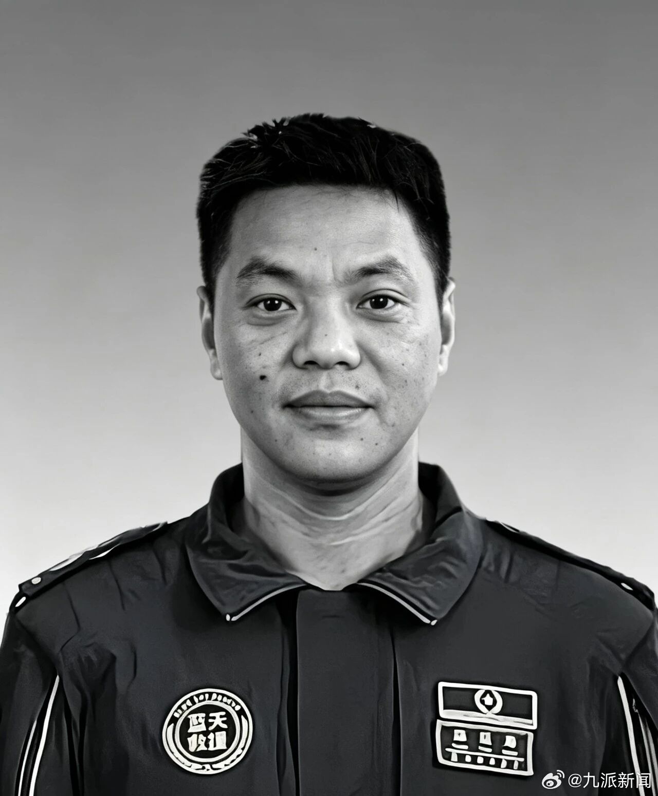 【#瑞丽一蓝天救援队队员搜救时遇难#】4月21日，据瑞丽市蓝天救援队：我队队员陈