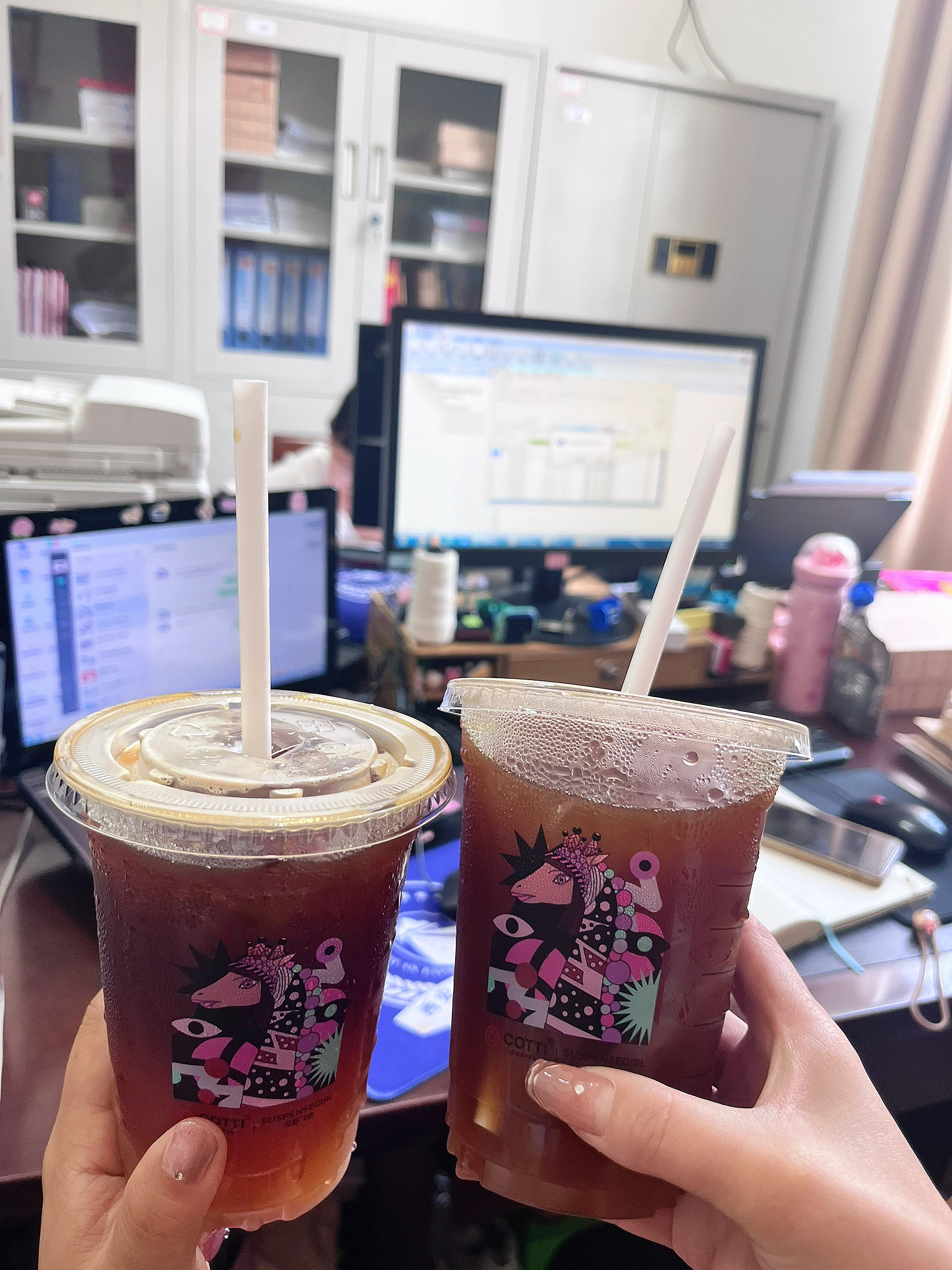 喜欢上班是假的  哄着自己上班才是真的夏日居家氛围感