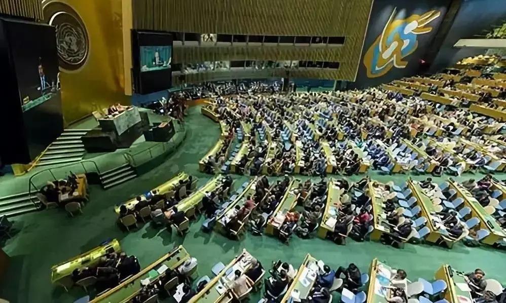 果不其然。
 
据多家账号转述，中国方面突然宣布了将在联合国“重申敌国条款”，并