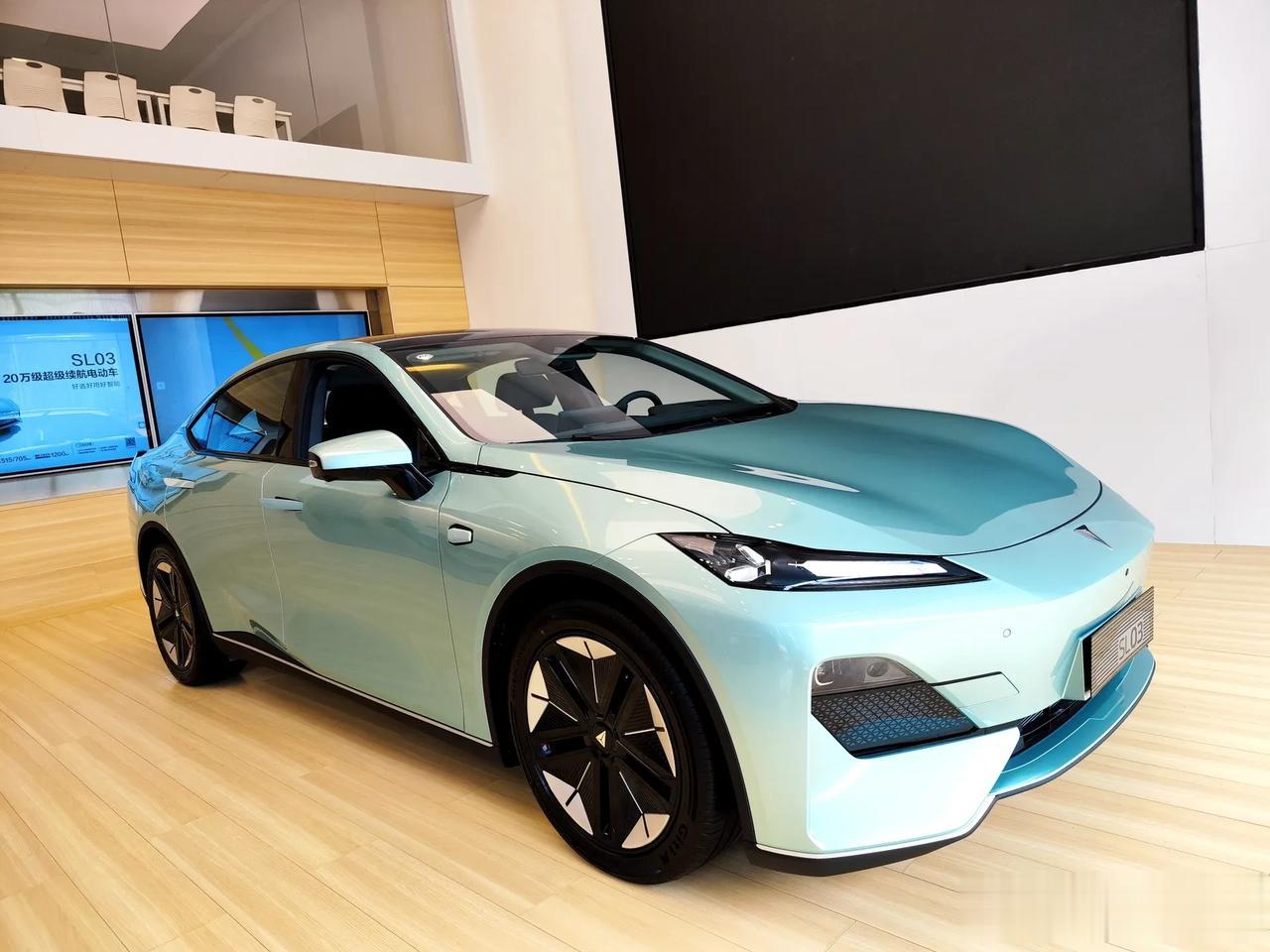 #深蓝SL03 超级增程尽享驾趣# 
深蓝SL03驱动方式：汽油发电机给电池充电