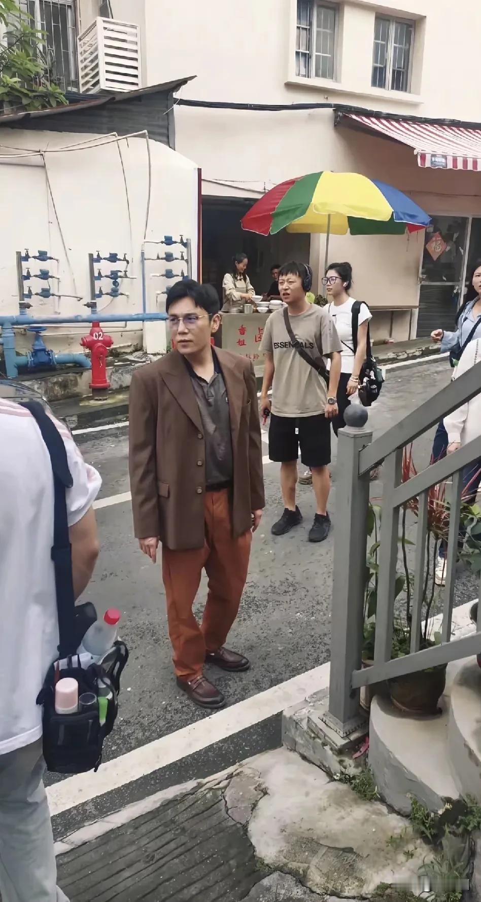 “卢少骅”秦昊演的这反派，比张东升更有戏，那种藏在斯文底下的狠戾，一个眼神扫过来