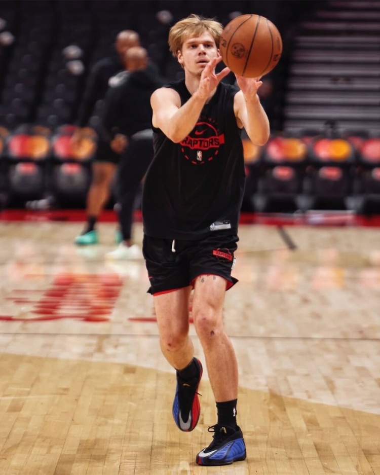 迪克上脚母校堪萨斯大学的AE 2 PE！这个配色颜值如何？