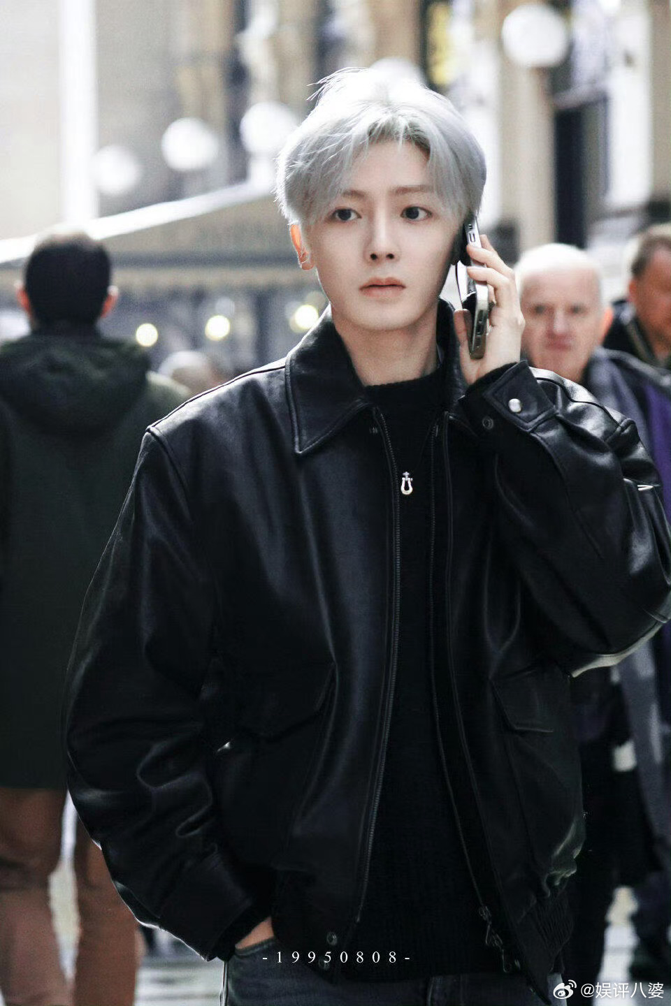 谁懂啊!侯明昊素颜简直封神😍 没有精致妆造的修饰，却更有少年感，那干净纯粹的模