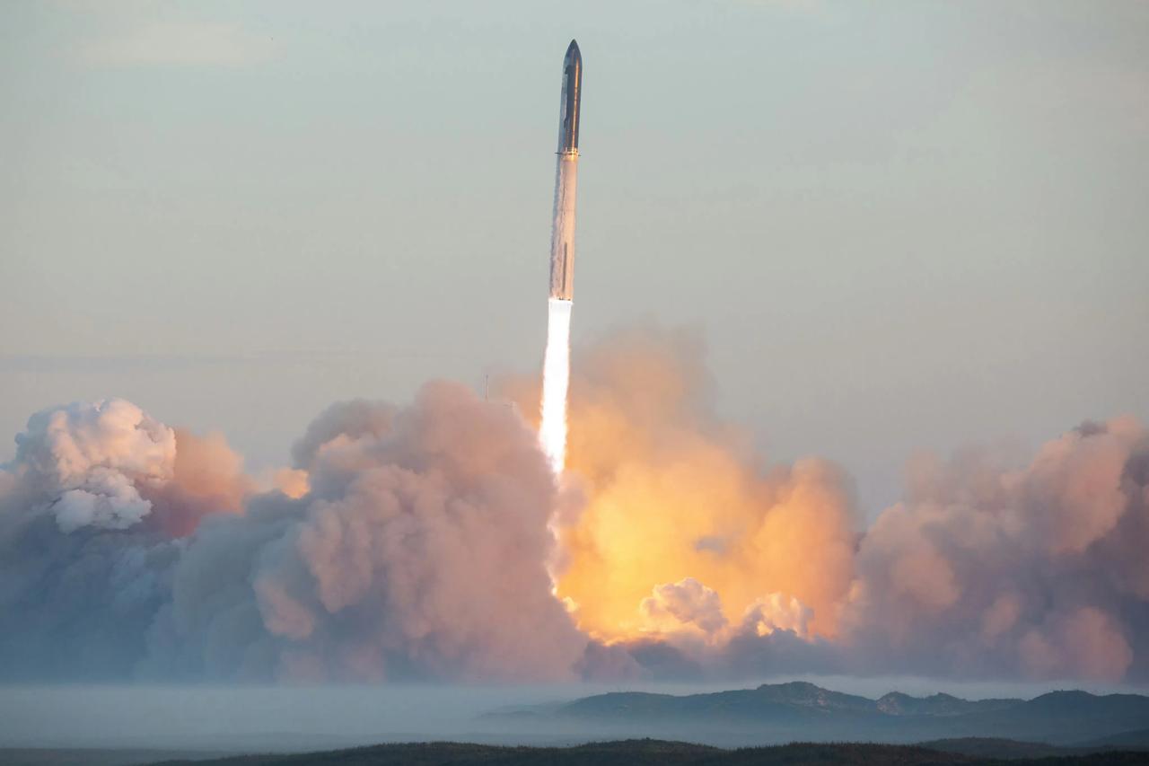 祝贺🎉 SpaceX星舰发射成功
​这次33台猛禽发动机成功点燃起飞
​并且成