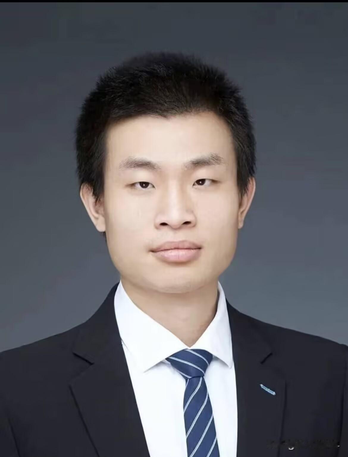 北大这回干得漂亮！那个只知道啃馒头、喝凉水的韦东奕，正式拿到了长聘副教授的聘书。