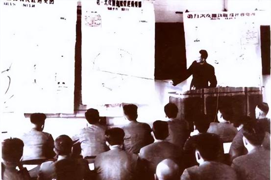 张震被定为富农后撤职，找政委：你是什么农？尴尬！彭绍辉打圆场
“1932年七月的