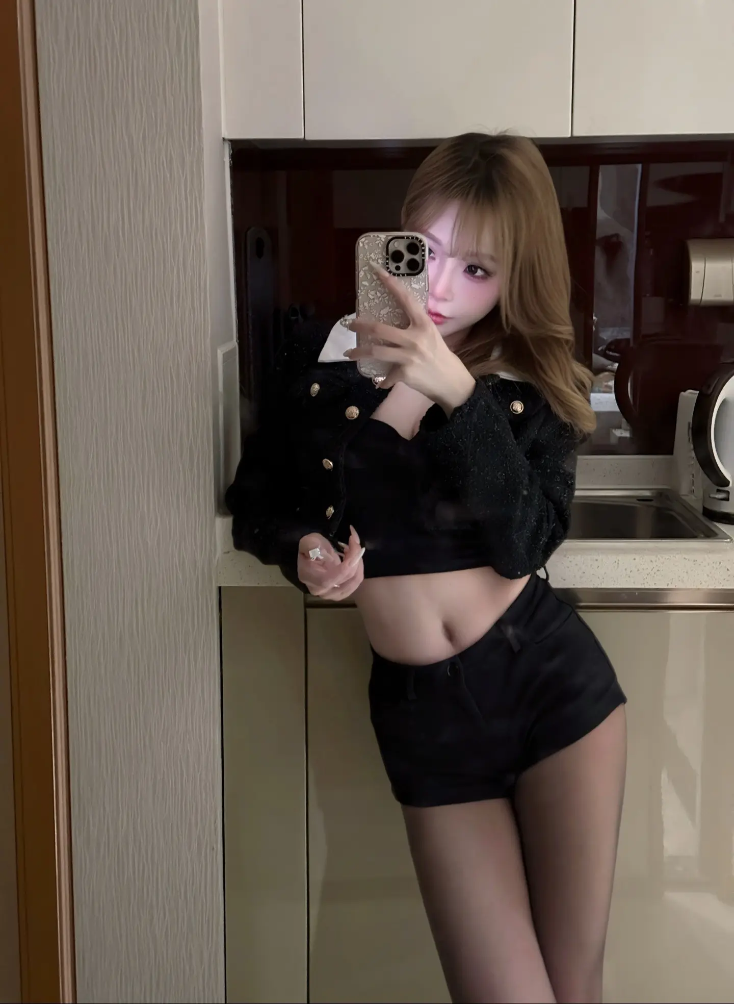 我差不多就是这样的人，平时和你嘻嘻哈哈，但是你要是碰到了我的屁股，我就...