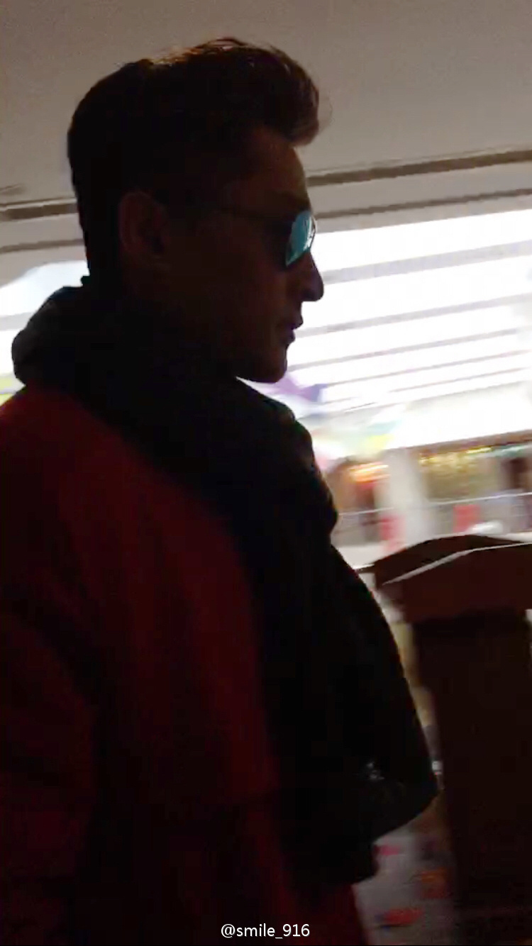 翻相册才猛然意识到 今年是2026年 而这组图是2016年春晚彩排的胡歌呀原来这