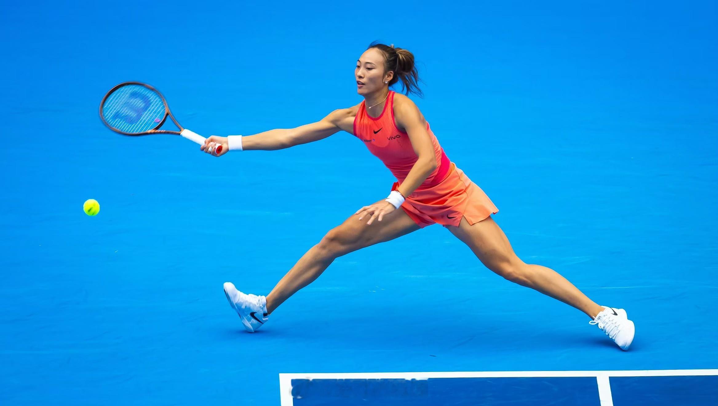 郑钦文全球女运动员收入榜第51、网球 高芙3100W美金（800奖金+2300场