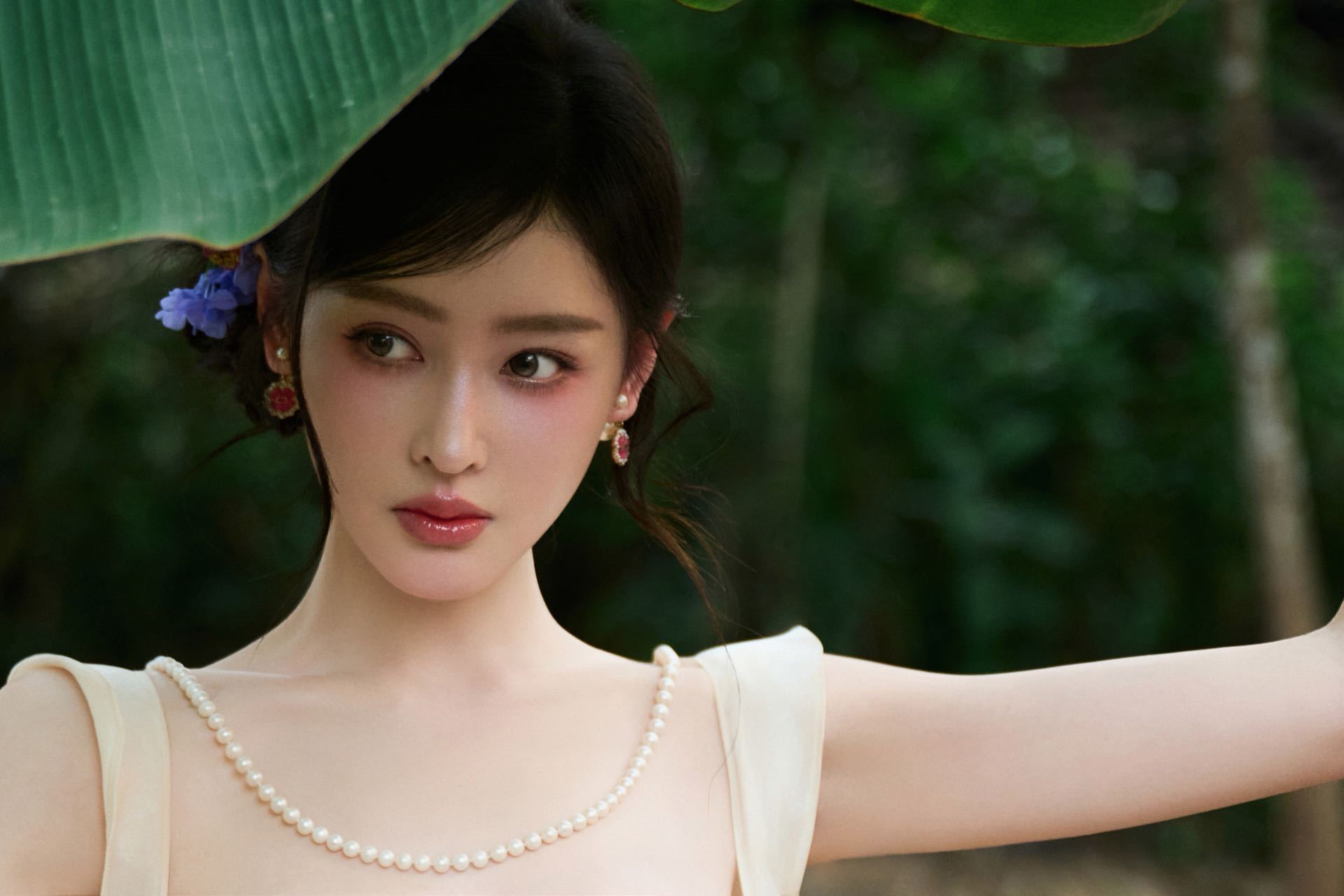张天爱版纳限定妆是自己化的 没想到这么完美的妆居然是自己化的！姐姐不仅人美技术也