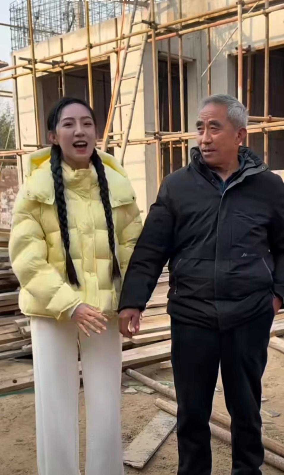 真的了不起[ok][赞]，麦小登爸爸的局格。麦小登和世豪给爸爸在河南乡下盖的房子