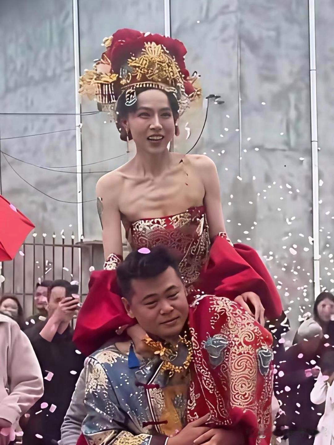 这绝对是我见过最瘦的新娘 再也找不出第二个 