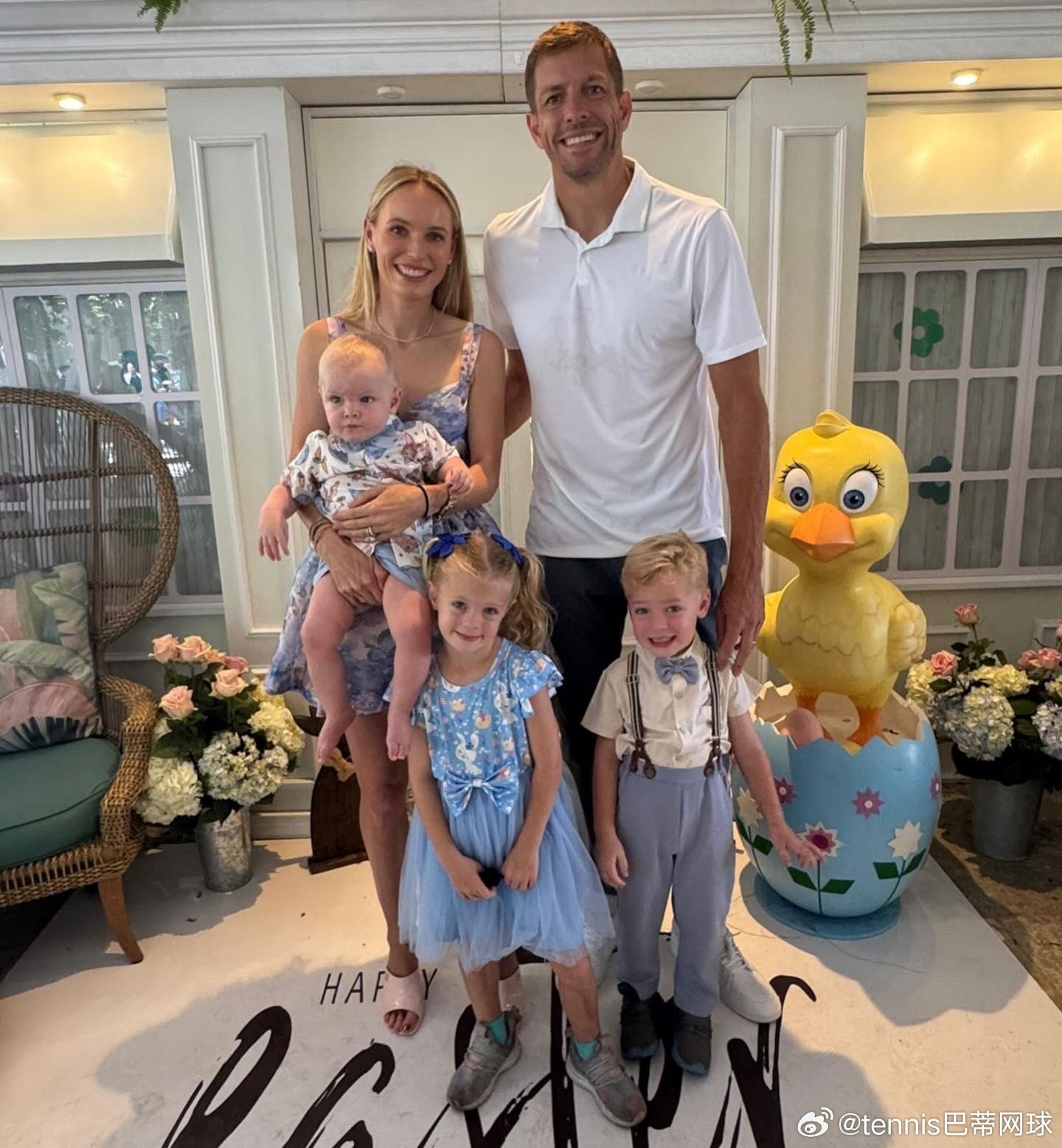 幸福美满的沃兹尼亚奇沃兹尼亚奇🇩🇰发推：复活节快乐；帅气多金的老公大卫李，活