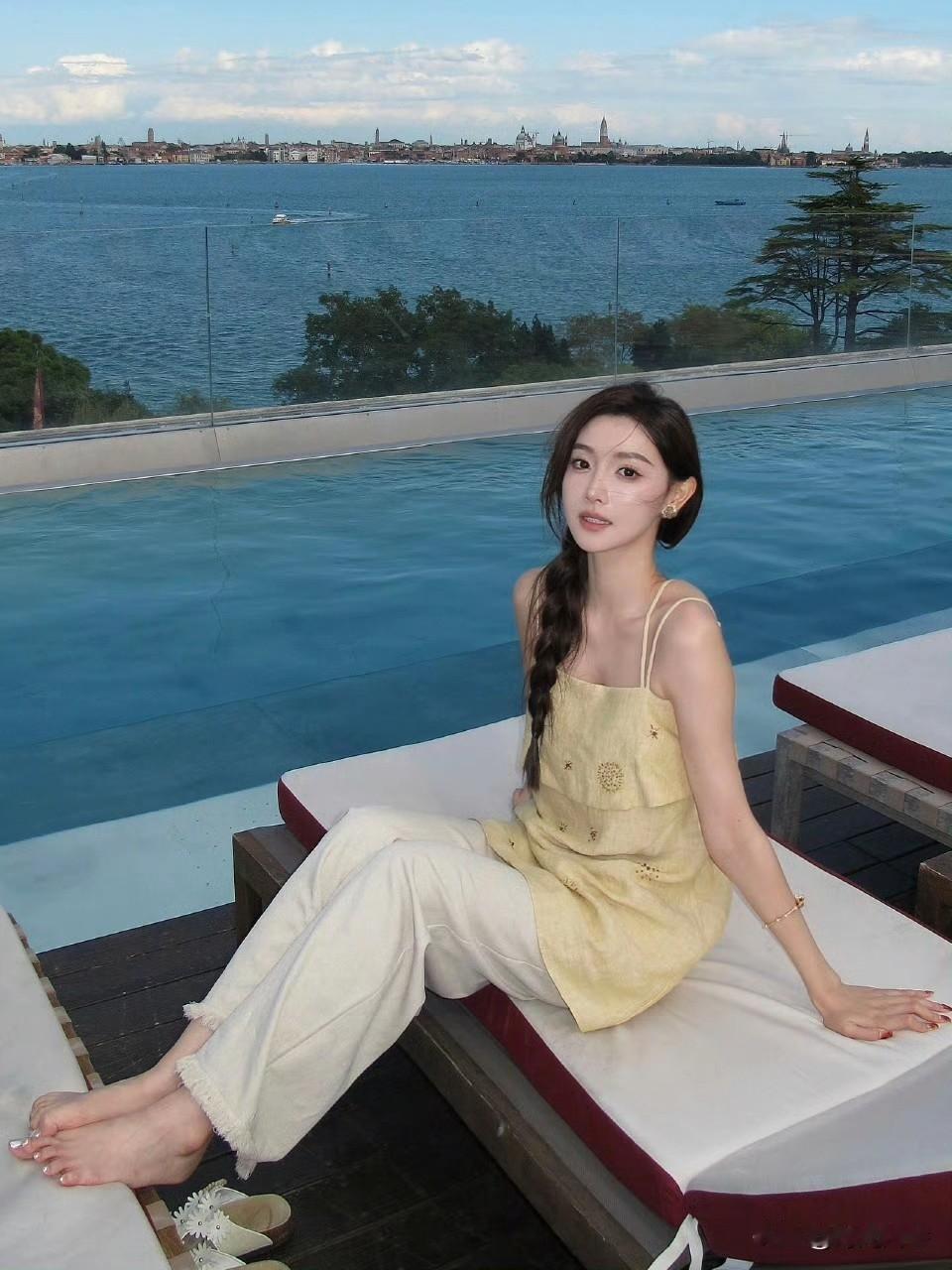 金佳悦，95后青年主持人，演员！一位婉约柔美演技出色的江南姑娘！
