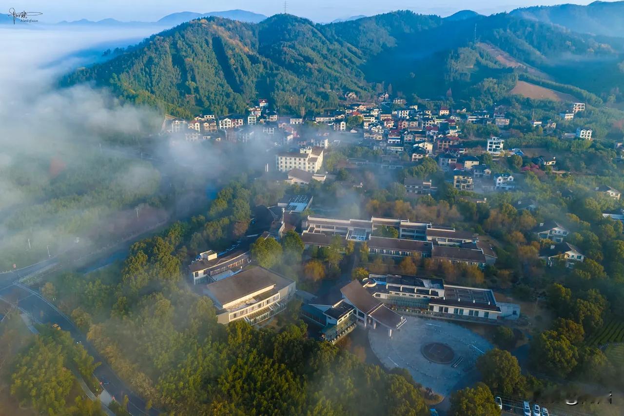 平流雾的天气，杭州径山也格外美