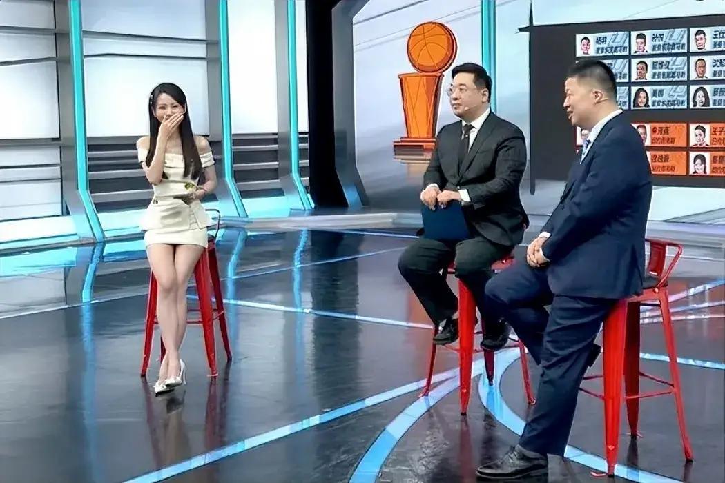 第一句：布伦森打爆了马刺全队。

全场31投12中，听着效率不高对吧？但你得看比