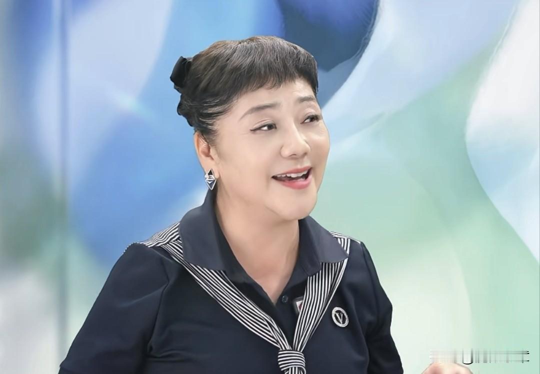 这是曾经红遍上海滩的歌手孙美娜吗？近日，她接受媒体节目采访，视频里的她状态温婉大