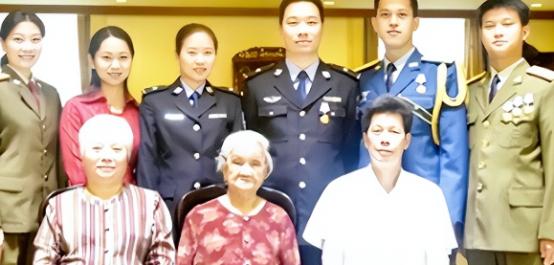 16岁流浪女孩做保姆，深得雇主一家喜爱，两年后，雇主对她说：“从明天开始你不用照