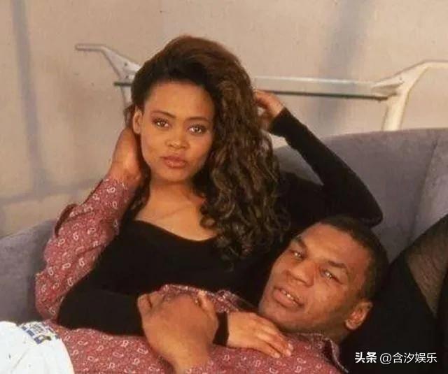 1988年，拳王泰森花了3000 万美元娶罗宾为妻，谁料，有一天泰森回到家时，竟