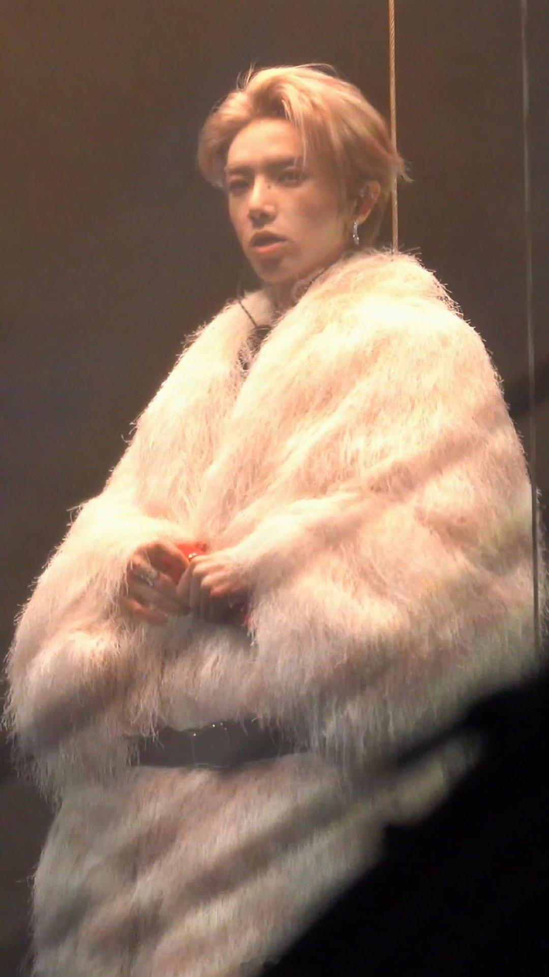 华晨宇 年轻的家主 南宁的舞台上，华晨宇用“年轻家主”的气场，完成了一次对观众注