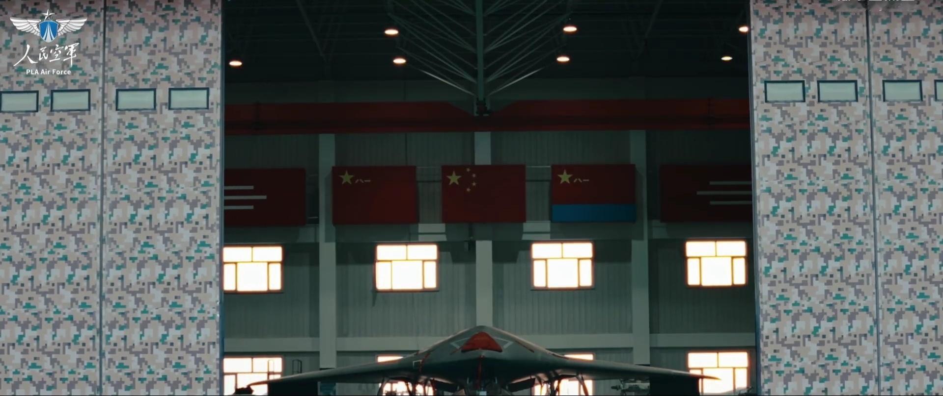 人民空军成立76周年新家伙果然是攻击-11，首见官曝飞行画面。 ​​​