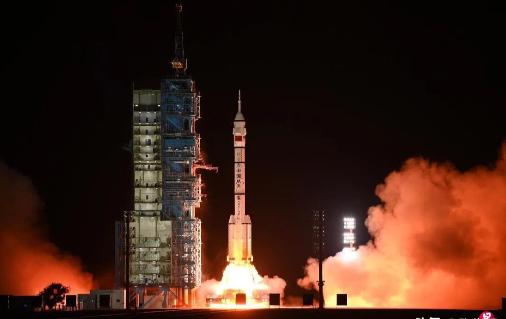 历史性突破！连战之子带20多名台湾青年亲眼见证神舟23号升空，绿营彻底破防了！
