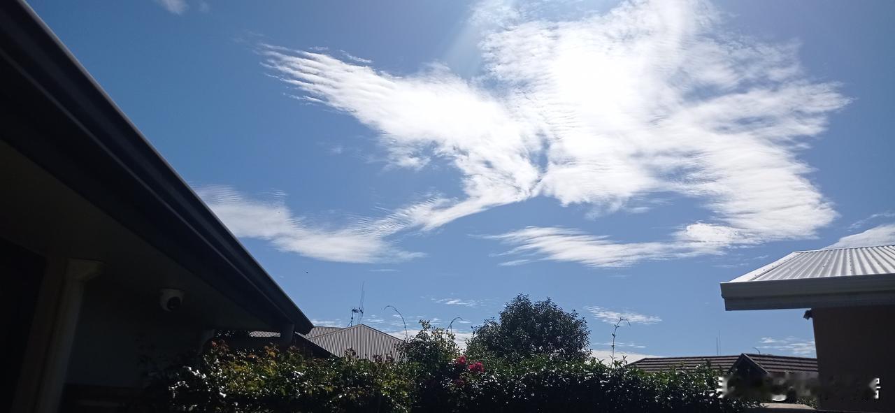 《第八个是铜像》
《海岸风雷》
《宁死不屈》
每一部影片都是二战期间英雄民族在法