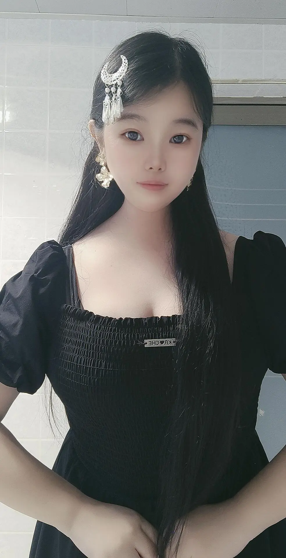 不染发，不做美甲，不喝酒，不打牌，不乱搞男女关系。有点小洁癖。算不算好女孩？