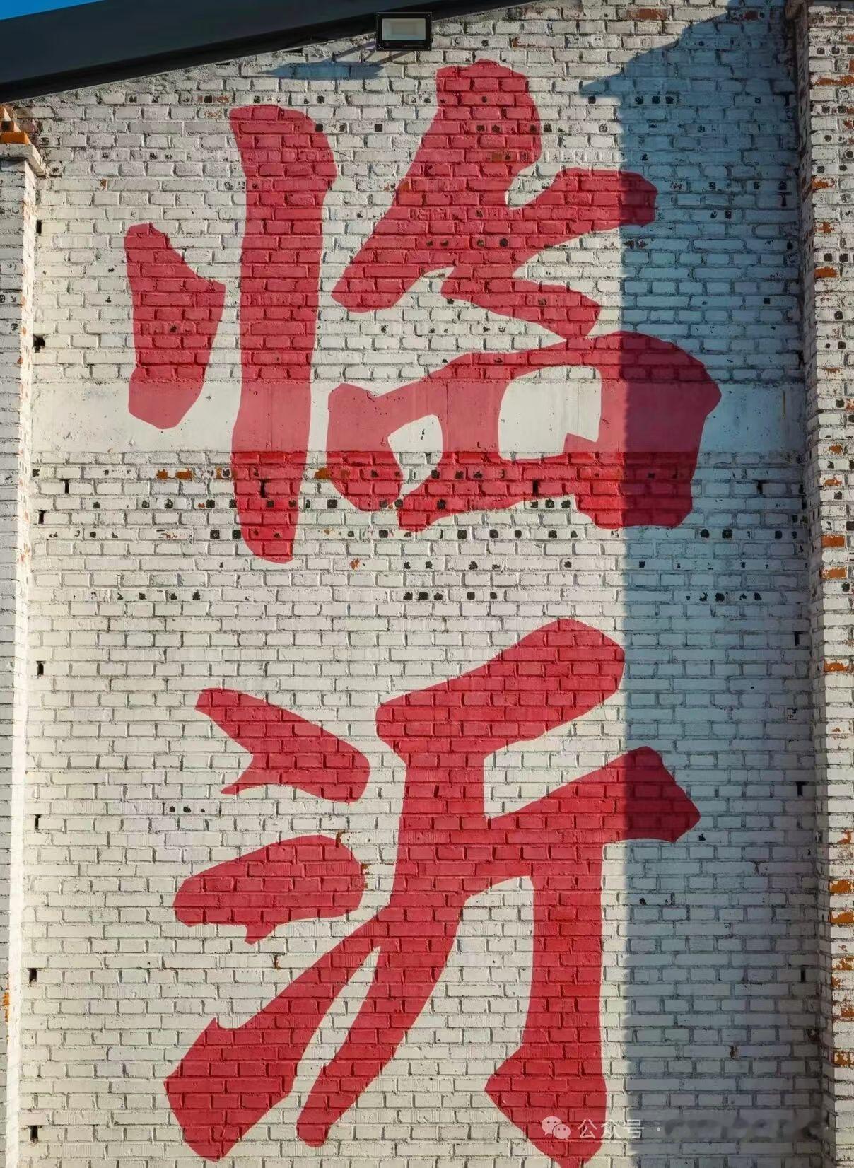 沂州淫雨未曾休，与君偶遇涑桥头。
​此刻修行恰恰好，浮生无岸身作舟。

    