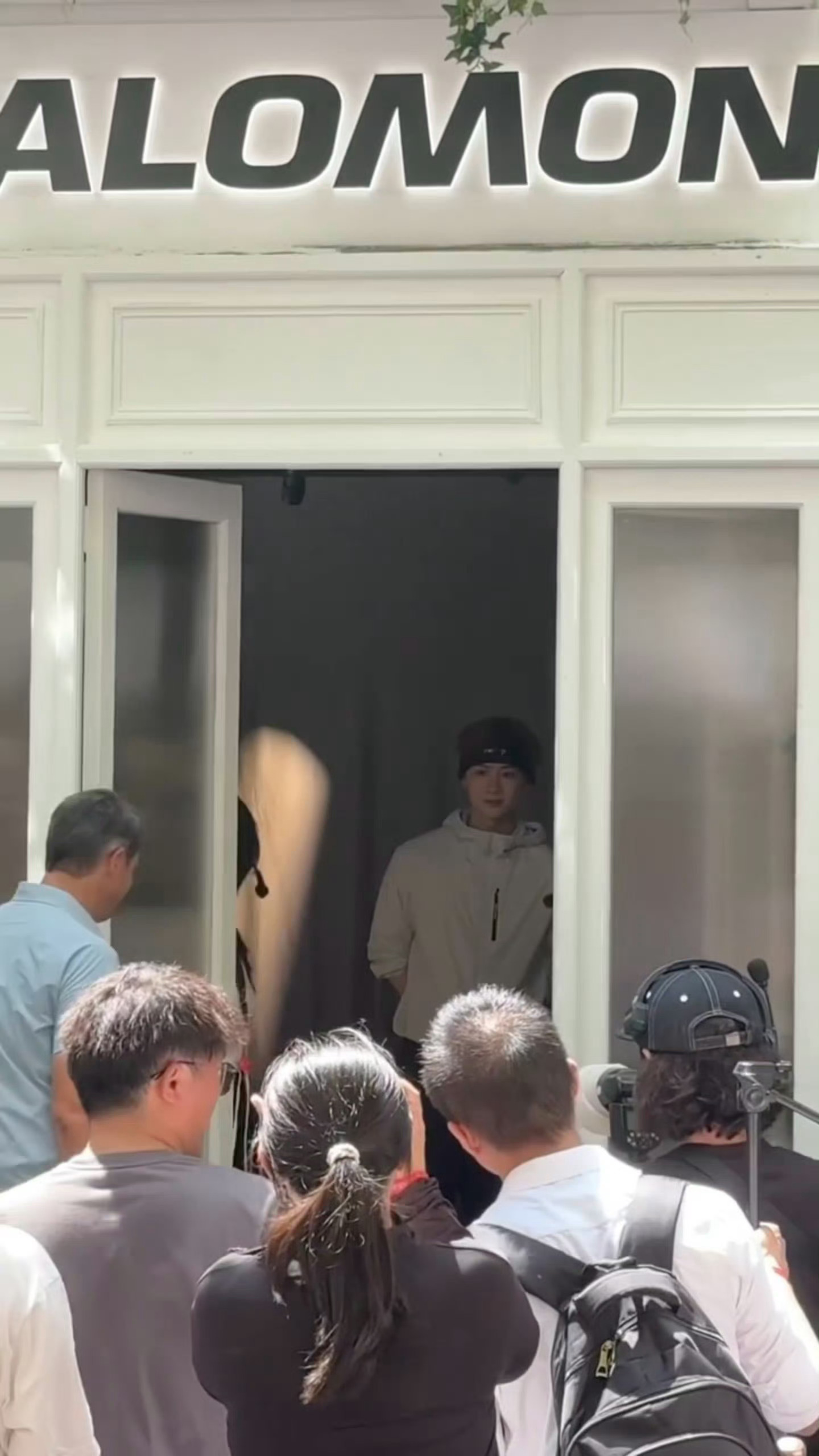 新鲜的白敬亭！脸好小很活力的男大小白[微风] ​​​
