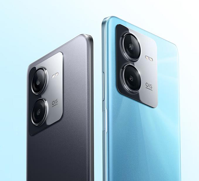 1699元的手机，体验却天差地别，我们还能信什么？
上述模拟购机的困扰，对「iQ