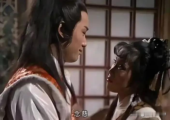 杨康在射雕里干过最爷们的事，大概就是捅死调戏穆念慈的欧阳克。很多人误以为他是冲冠