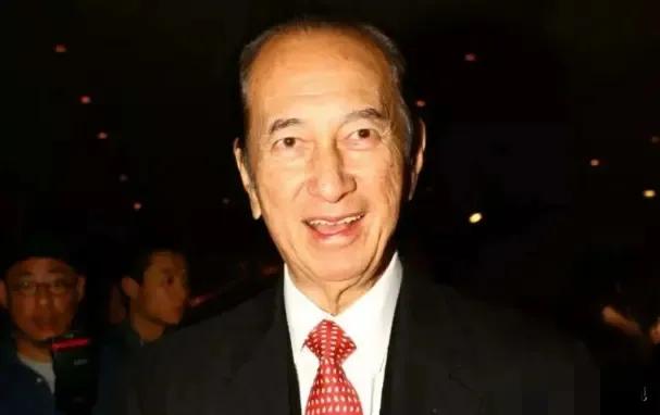 何鸿燊是个谜！2009年，88岁何鸿燊各脏器就已衰竭，但他直到2020年才死亡，