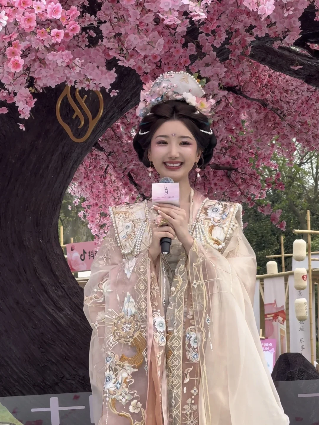 杭州西湖偶遇好可爱的一只毛晓彤！！！太美了！