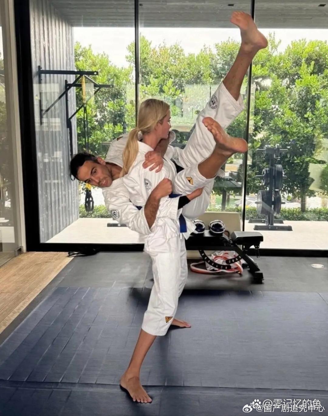 伊万卡练跆拳道。 