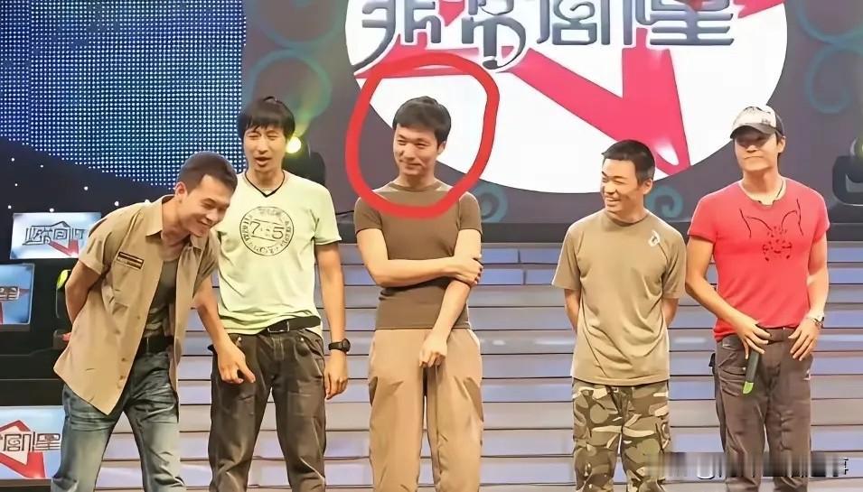 这个小伙子看着好眼熟，就是叫不出名字来！[捂脸]