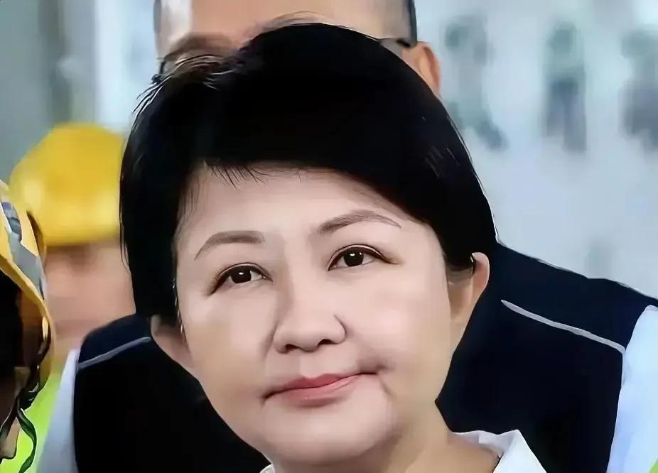 卢秀燕在5月14日接受采访时果然把台湾说成一个国家，还拱火赖清德出来召开国安会及