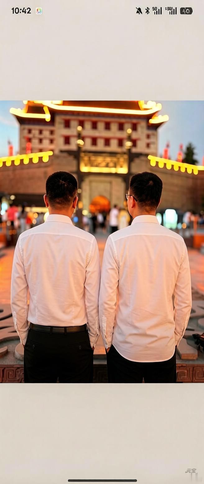 实习生：每次我摸你的乳头，我的下面就会硬！你会吗？老湿：你不摸我都会硬，见到你我