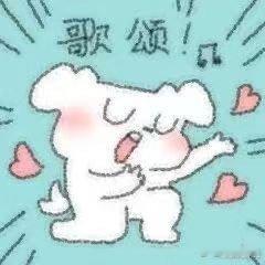 父亲抱了23年的女儿站起来了回乡的车上，女儿攥着他的手看窗外掠过的田野。邻座问：