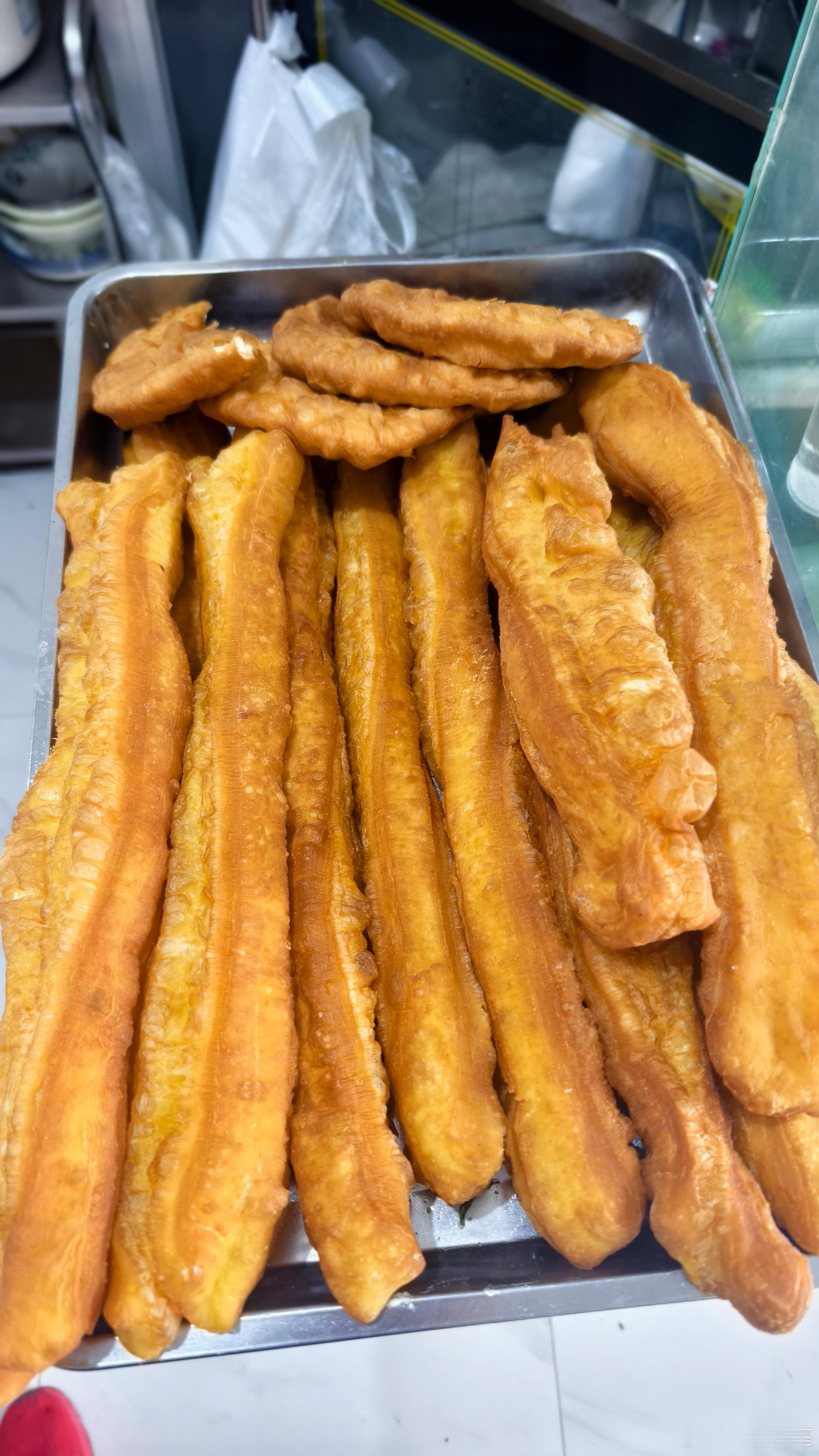 来个嘉峪关大油条，吃一根都得长痘呀  ​​​