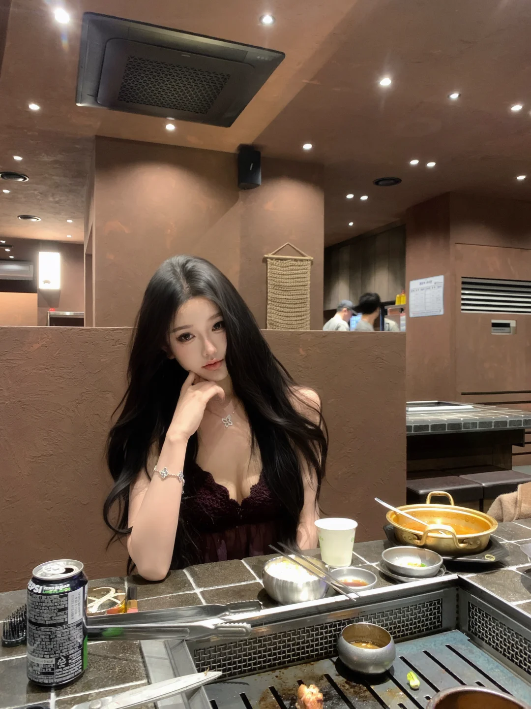 我想我们应该坐在一起发呆