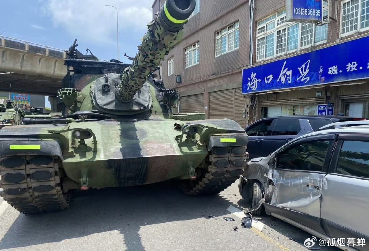 东南某省坦克出车祸 ​​​