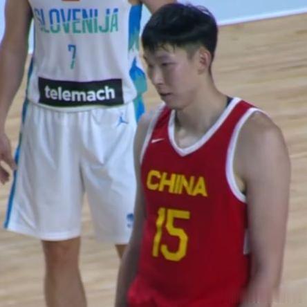 中国男篮热身赛：中国队73-75惜败斯洛文尼亚。
中国队全场最多领先两位数，但在