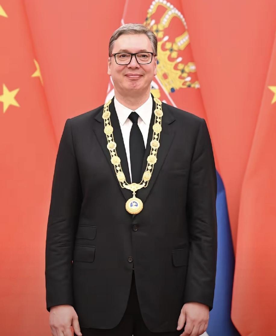 武契奇这下厉害了，
全世界都要对他刮目相看，
他竟然在第一次访华期间
​获得了中
