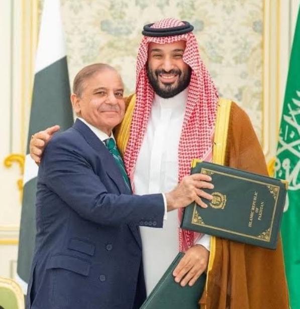 炸了！中东彻底变天了！

谁也没想到，沙特居然敢这么硬气——直接把自家的核心空军