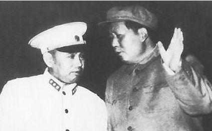 1973年，毛主席和许世友下棋，主席上来先走老将，许世友懵了，问道：您是不是走错