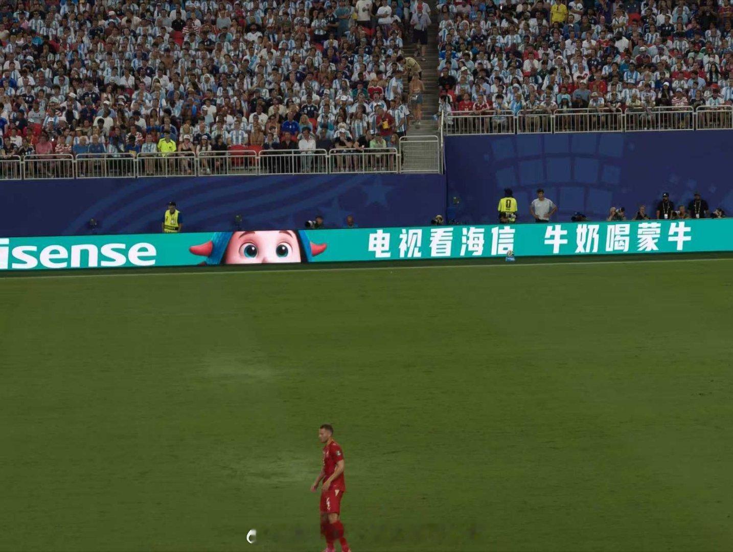 山蒙海誓CP又有了续集没想到时隔一届世界杯，海信蒙牛依旧携手出镜，一负责赛事影像
